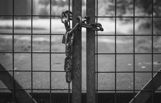 Každou bránu si pořádně zabezpečte.